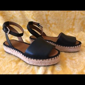 Espadrille sandals in black leather